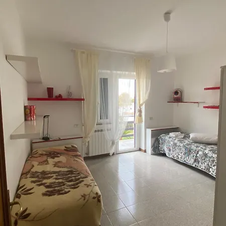 Angelica House With Swimming Pool בית נופש
